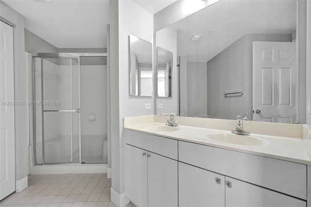 17150 N Bay Road 2802, Sunny Isles Beach, FL 33160