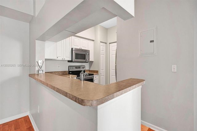 17150 N Bay Road 2802, Sunny Isles Beach, FL 33160
