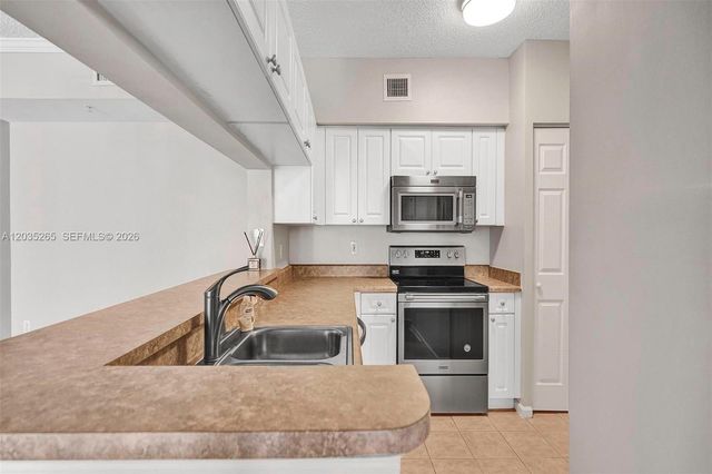 17150 N Bay Road 2802, Sunny Isles Beach, FL 33160