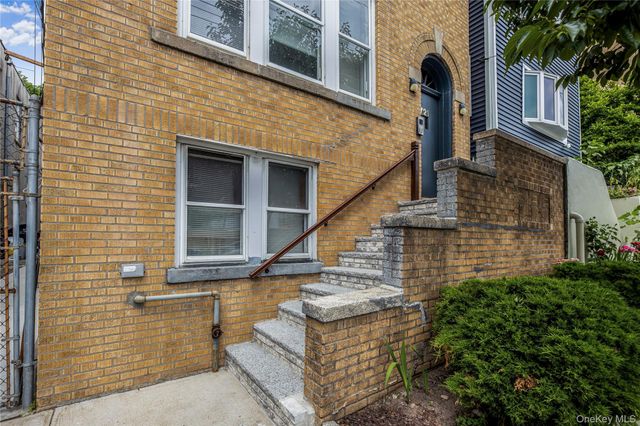 721 E 242nd Street, Bronx, NY 10470