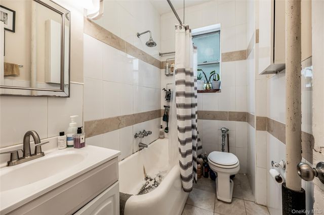 721 E 242nd Street, Bronx, NY 10470