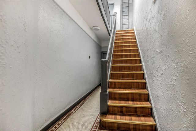 721 E 242nd Street, Bronx, NY 10470