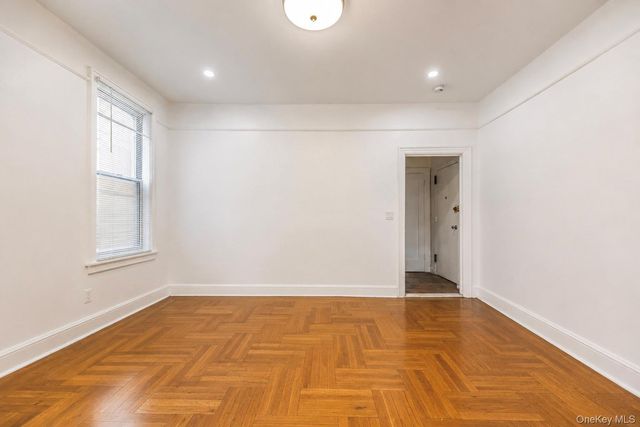 721 E 242nd Street, Bronx, NY 10470