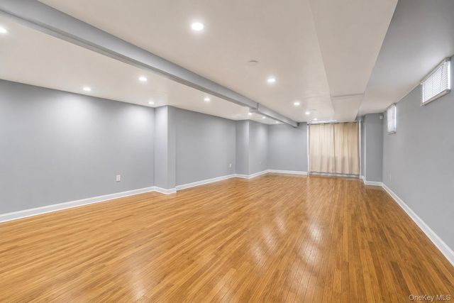 721 E 242nd Street, Bronx, NY 10470