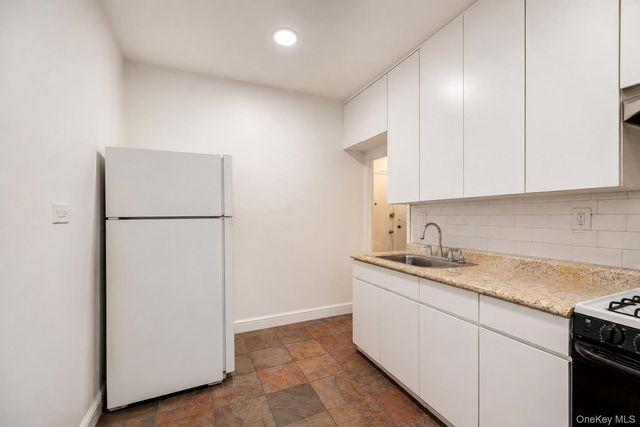 721 E 242nd Street, Bronx, NY 10470