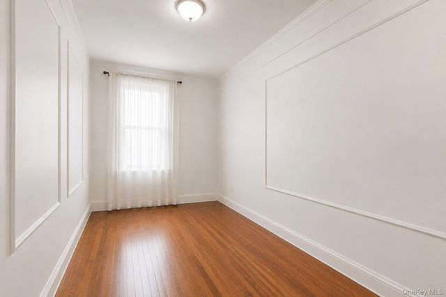 721 E 242nd Street, Bronx, NY 10470