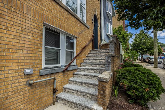 721 E 242nd Street, Bronx, NY 10470