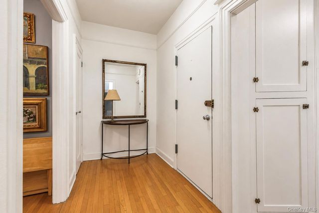 721 E 242nd Street, Bronx, NY 10470