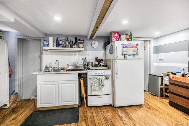 721 E 242nd Street, Bronx, NY 10470