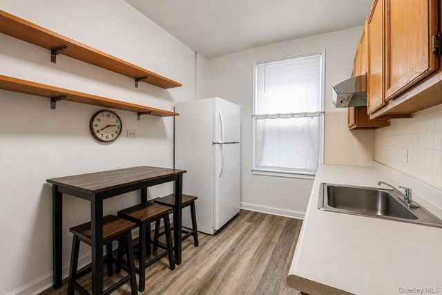 721 E 242nd Street, Bronx, NY 10470