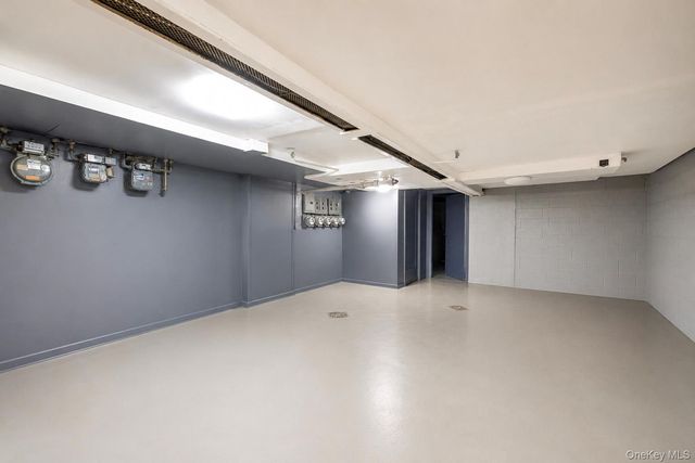 721 E 242nd Street, Bronx, NY 10470