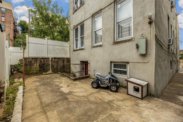 721 E 242nd Street, Bronx, NY 10470