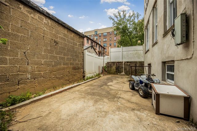 721 E 242nd Street, Bronx, NY 10470