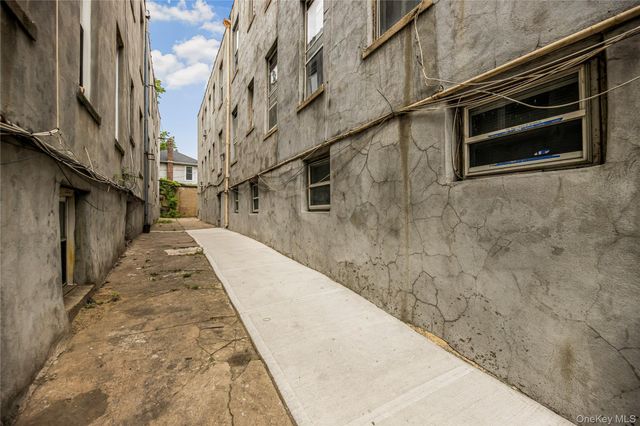 721 E 242nd Street, Bronx, NY 10470
