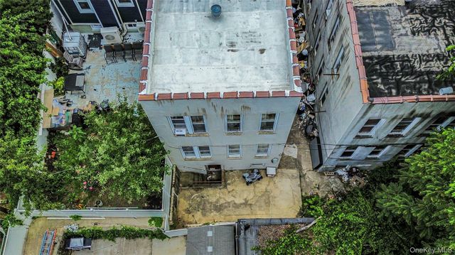 721 E 242nd Street, Bronx, NY 10470