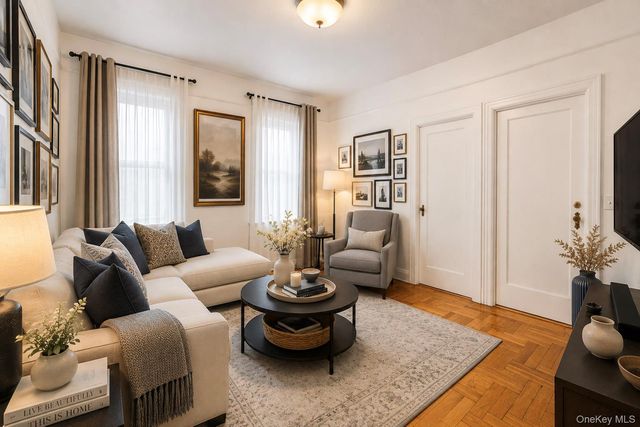 721 E 242nd Street, Bronx, NY 10470