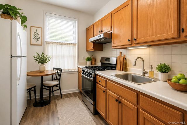 721 E 242nd Street, Bronx, NY 10470