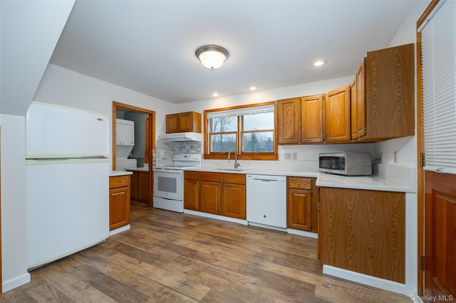 2327 Salt Point Turnpike, Clinton Corners, NY 12514