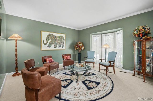 109 W Knorrwood Drive, Rochester, MI 48306