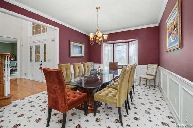 109 W Knorrwood Drive, Rochester, MI 48306