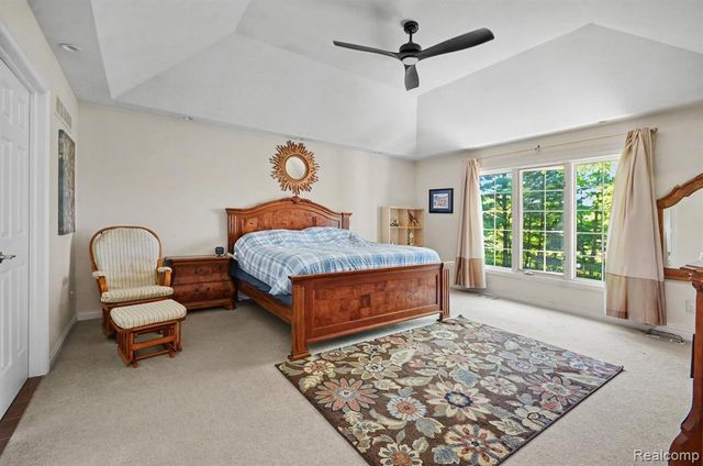 109 W Knorrwood Drive, Rochester, MI 48306
