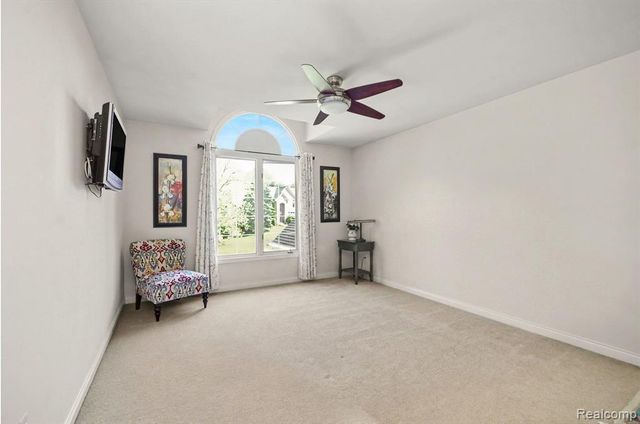 109 W Knorrwood Drive, Rochester, MI 48306