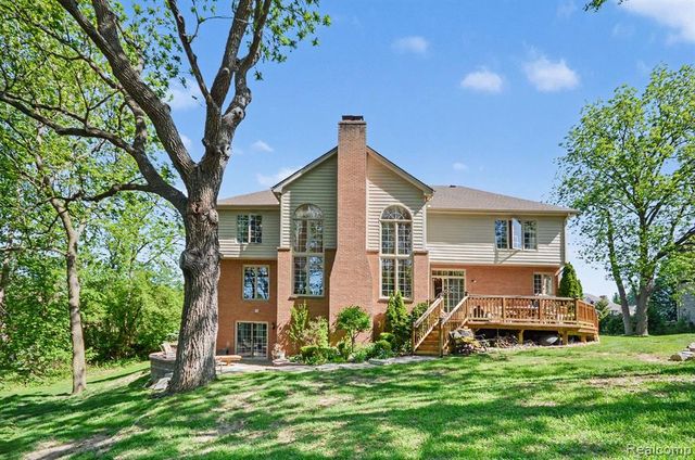 109 W Knorrwood Drive, Rochester, MI 48306