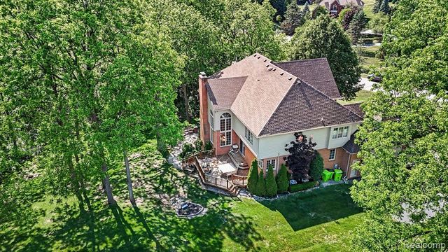 109 W Knorrwood Drive, Rochester, MI 48306