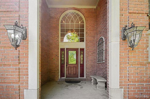 109 W Knorrwood Drive, Rochester, MI 48306