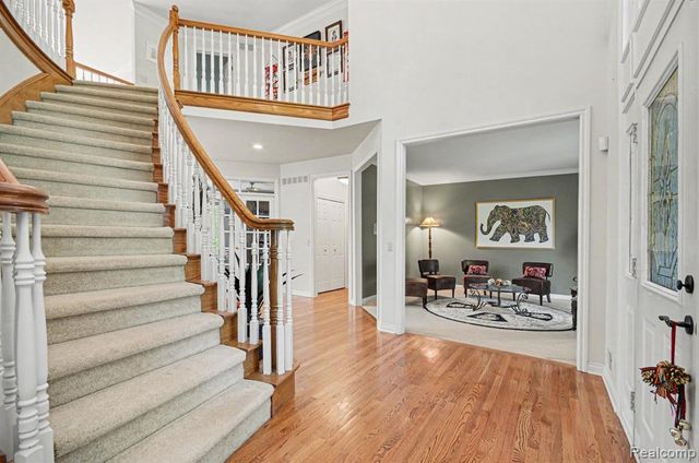 109 W Knorrwood Drive, Rochester, MI 48306