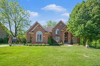 109 W Knorrwood Drive, Rochester, MI 48306