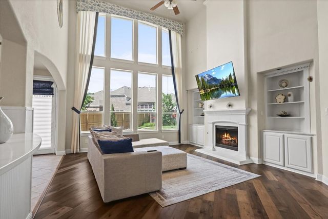 6944 SEA HARBOR Drive, Grand Prairie, TX 75054