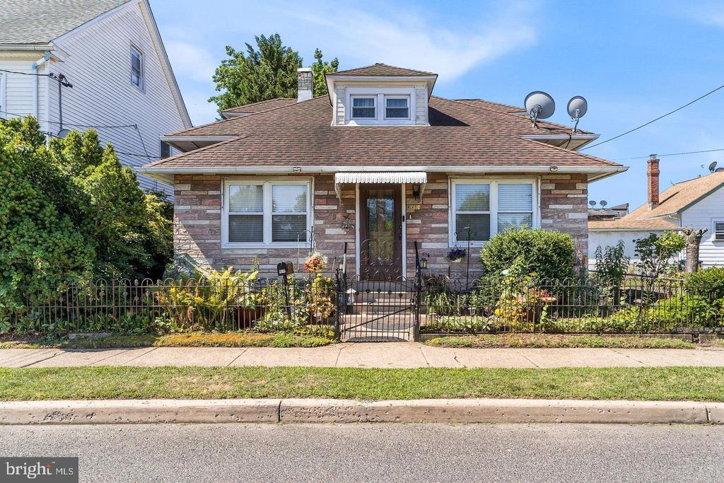 208 KOSSUTH ST, Riverside, NJ 08075