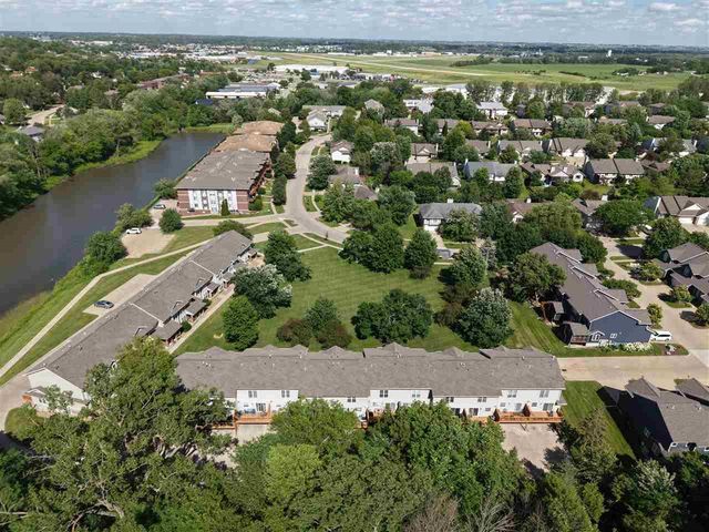 710 West Side Dr, Iowa City, IA 52246