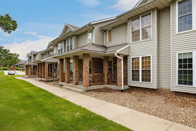 710 West Side Dr, Iowa City, IA 52246