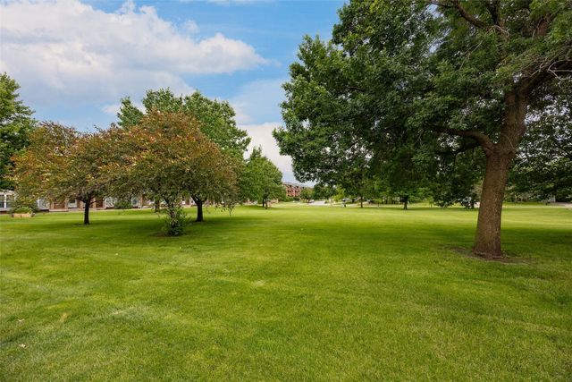 710 West Side Dr, Iowa City, IA 52246