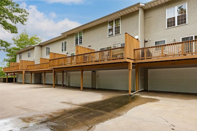 710 West Side Dr, Iowa City, IA 52246