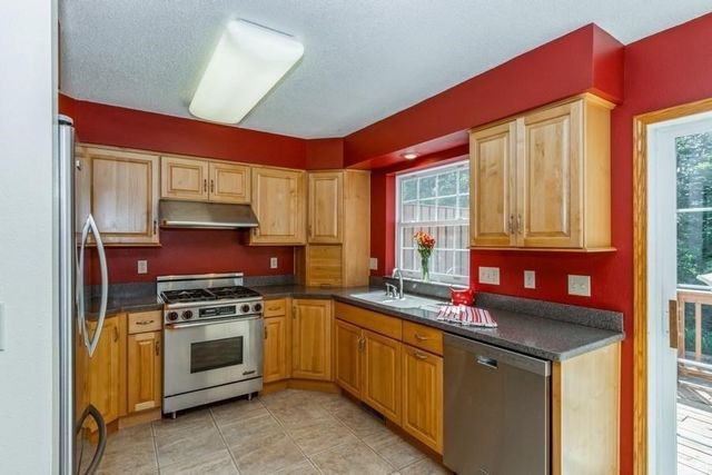 710 West Side Dr, Iowa City, IA 52246