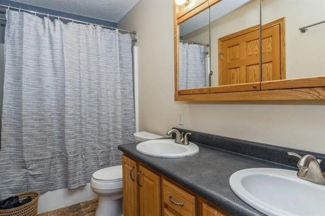 710 West Side Dr, Iowa City, IA 52246