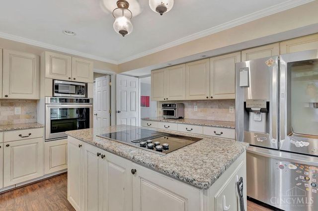 8303 Weller Road, Montgomery, OH 45242