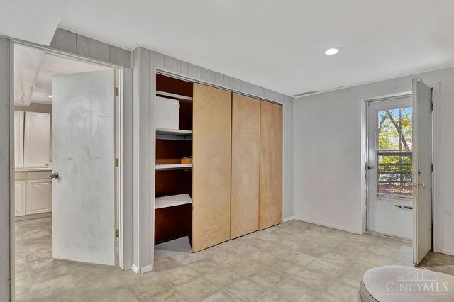 8303 Weller Road, Montgomery, OH 45242