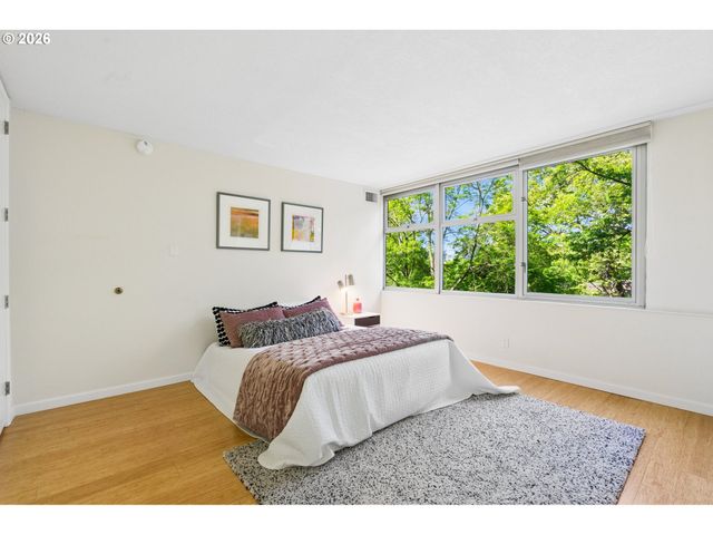 1220 Ne 17TH Ave 2F, Portland, OR 97232