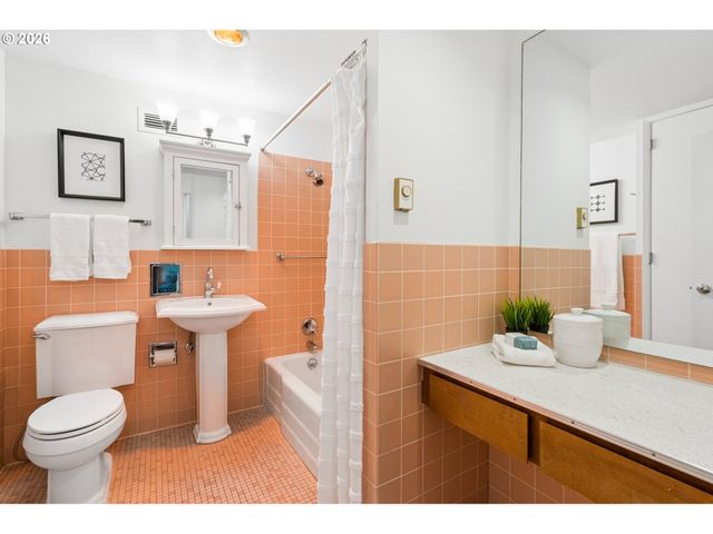 1220 Ne 17TH Ave 2F, Portland, OR 97232