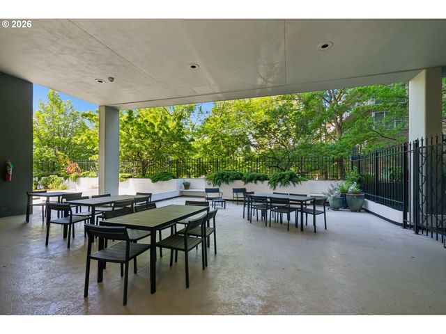 1220 Ne 17TH Ave 2F, Portland, OR 97232