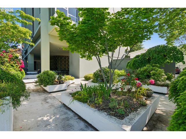 1220 Ne 17TH Ave 2F, Portland, OR 97232