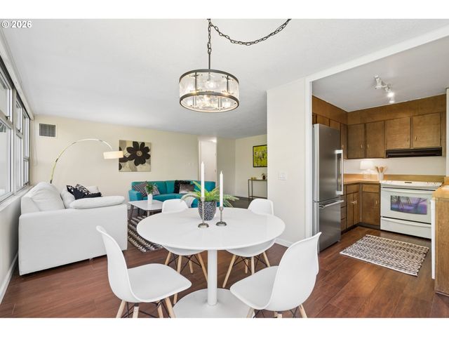 1220 Ne 17TH Ave 2F, Portland, OR 97232