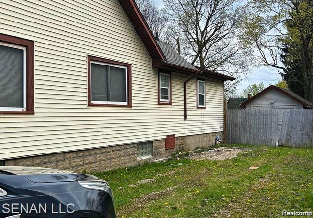1520 E Oakland Avenue, Lansing, MI 48906