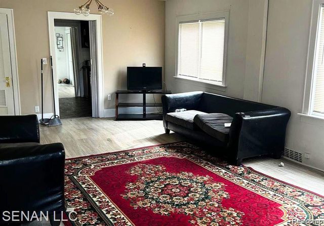 1520 E Oakland Avenue, Lansing, MI 48906