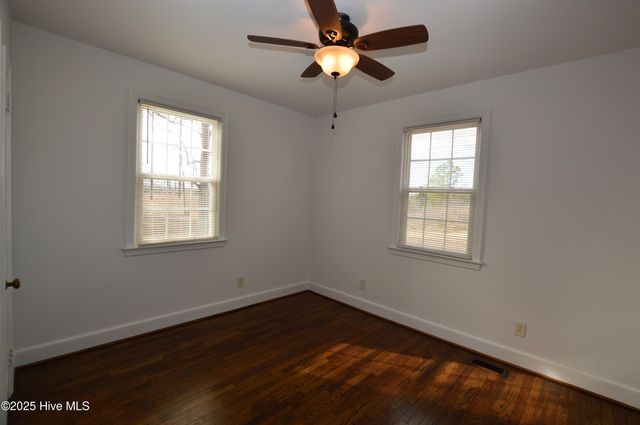 500 Sherwood Road, Jacksonville, NC 28540