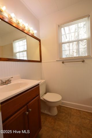 500 Sherwood Road, Jacksonville, NC 28540